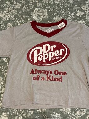 Bioworld Gray & Maroon Dr Pepper Graphic Tee